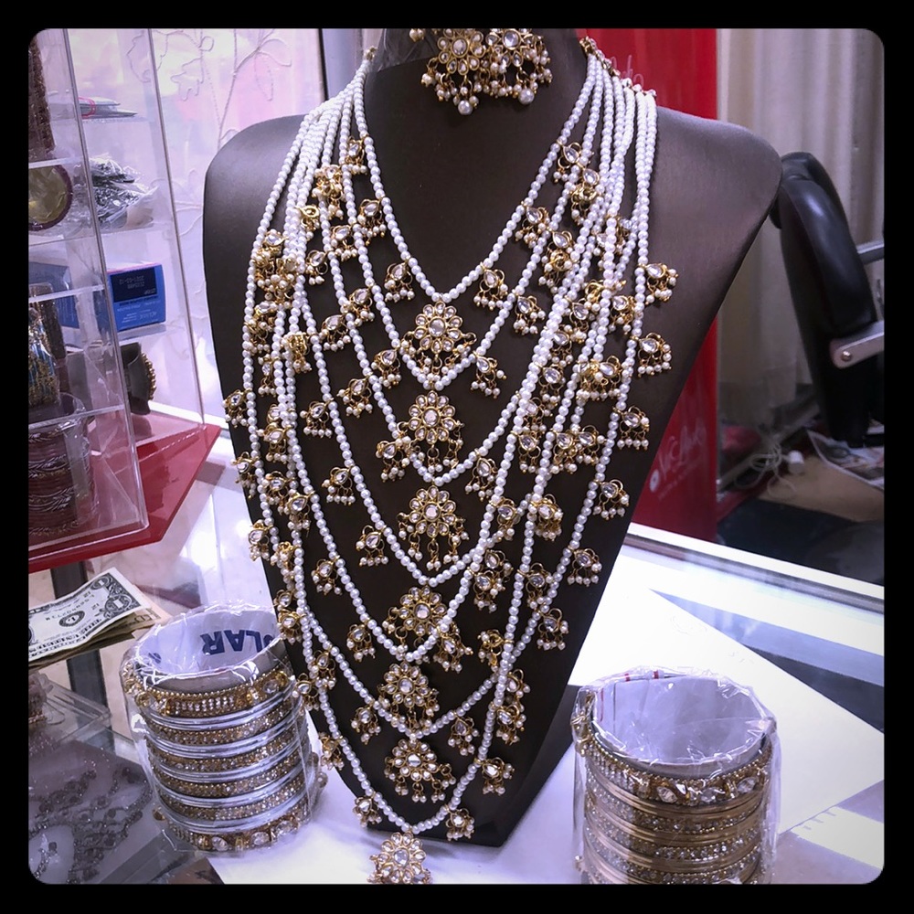 Beautiful white and gold wedding jewelry set